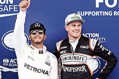 Lewis Hamilton recobra la sonrisa