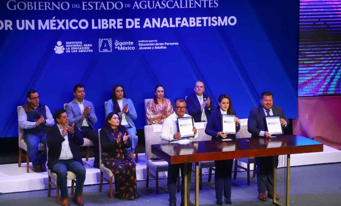 Firman convenio a favor de la alfabetización en Aguascalientes / Foto: Especial