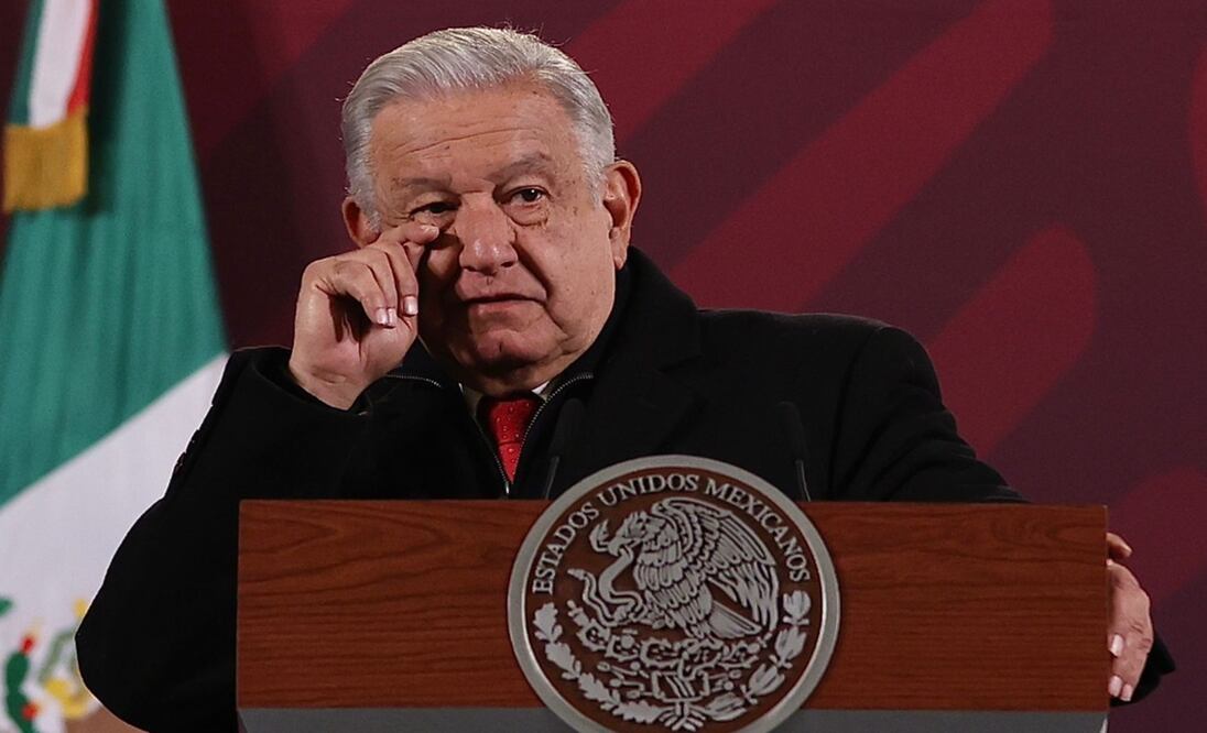 el presidente Andrés Manuel López Obrador reveló que una vez que entregue la banda presidencial en 2024 dejará de practicar su deporte favorito, el béisbol. Foto: Berenice Fregoso