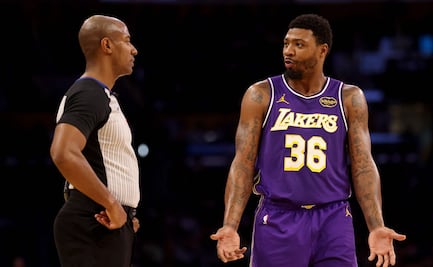 Marcus Smart, de los Lakers, recibe fuerte multa por realizar gesto obsceno a un árbitro
