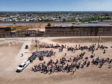 Contrarreloj, migrantes se apresuran a cruzar a EU