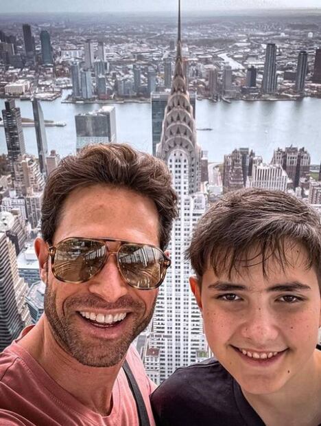 Sebastián Rulli presume a su hijo Santiago: ¡Tienen la misma sonrisa!