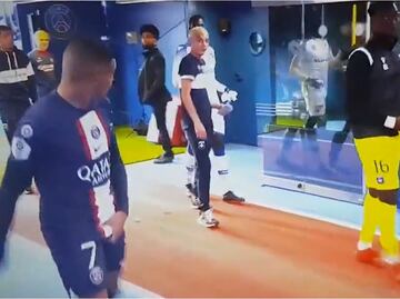 VIDEO: El polémico gesto de Kylian Mbappé a sus rivales en Francia