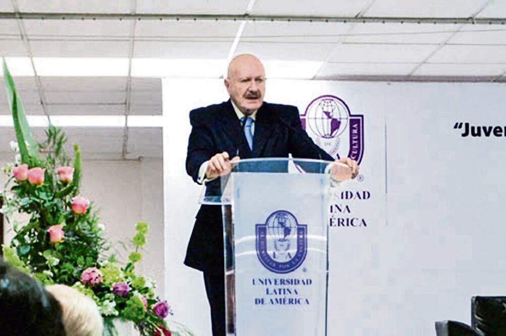 El titular de la Comisión Nacional contra las Adicciones, Manuel Mondragón y Kalb, firmó un convenio con la ASIS en materia de prevención y detección de los problemas de adicciones (CONADIC)