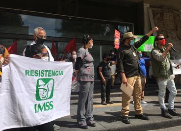 "¡No somos héroes, somos humanos!"; trabajadores de salud exigen equipo contra Covid-19