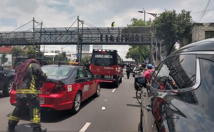 Manifestante amaga con aventarse de un puente peatonal en San Antonio Abad