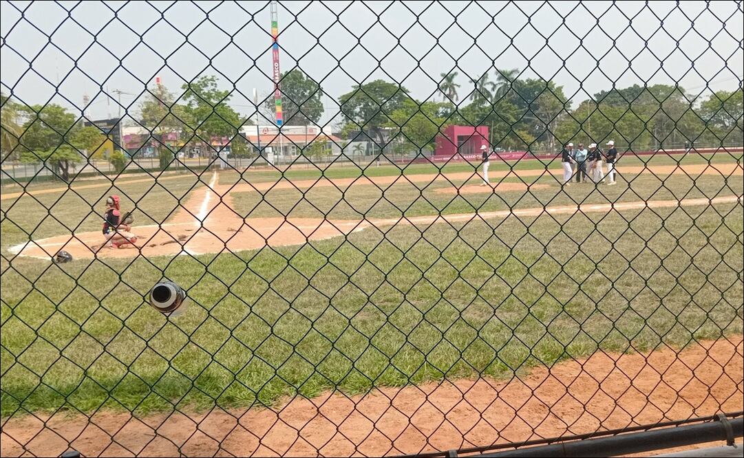 Dos beisbolistas de la selección de beisbol de Chihuahua sufrieron un golpe de calor y fueron internados / FOTO: 
@el_papiro