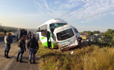 Accidente entre un autobús de pasajeros y una camioneta de turismo deja 2 muertos y 11 heridos en Hidalgo