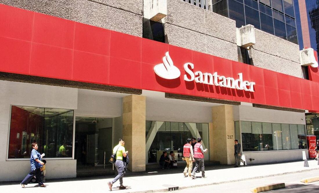 Santander habilita envíos internacionales de dinero en siete divisas desde su aplicación móvil. Foto: Archivo/El Universal