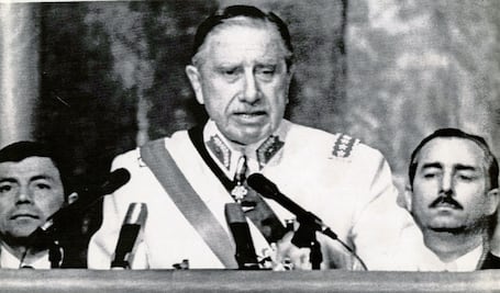 Pinochet, el dictador chileno mencionado en la mañanera de AMLO