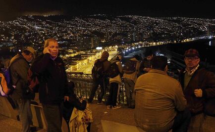 Chile: Ajustan a 8.4 grados terremoto; olas llegan a playas