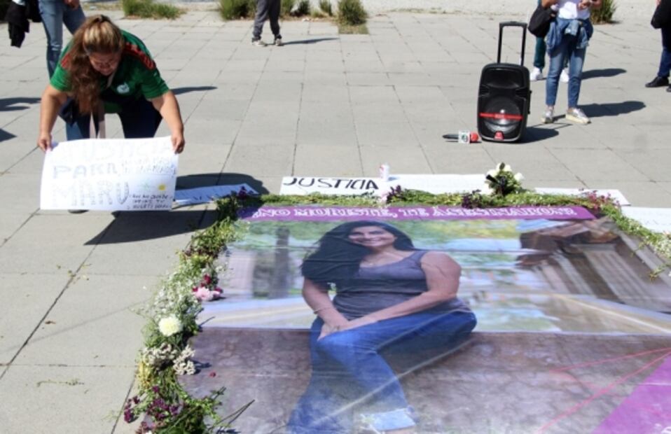 Con porras y flores despiden a Maru Campo en Puebla; el cuerpo de la psicóloga fue hallado en Tlaxcala