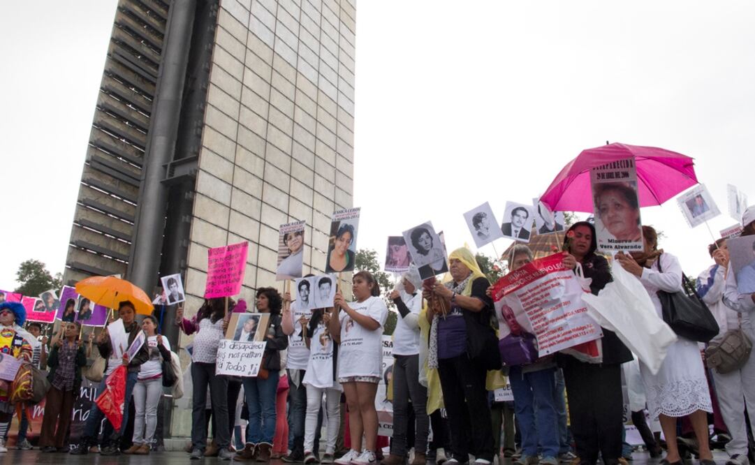 Familiares de desaparecidos durante un mitin en 2014 en la Ciudad de México. /Archivo - EL UNIVERSAL