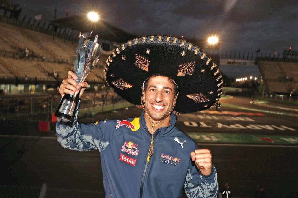 El australiano subió al podio tres horas después ya sin público (RED BULL)