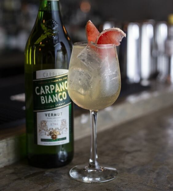 10 cocteles para brindar este 10 de mayo