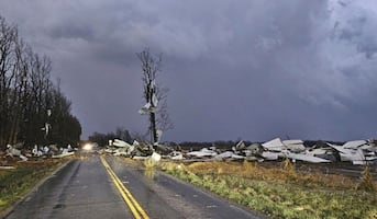 Sistema de tormentas azota sureste de Estados Unidos; activan alertas de tornado y fuertes vientos