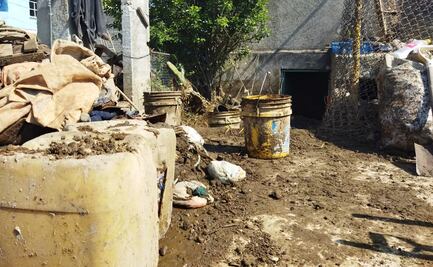 "El agua subió tanto que tuvimos que subir al techo"; damnificados de inundación en Mexicaltzingo pierden todo por el lodo que dejó la lluvia
