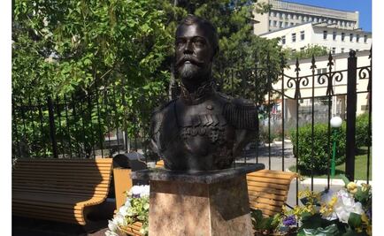 Aseguran que llora busto del zar Nicolás II