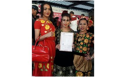 Muxe logra reconocimiento como mujer; cambiará credencial de elector