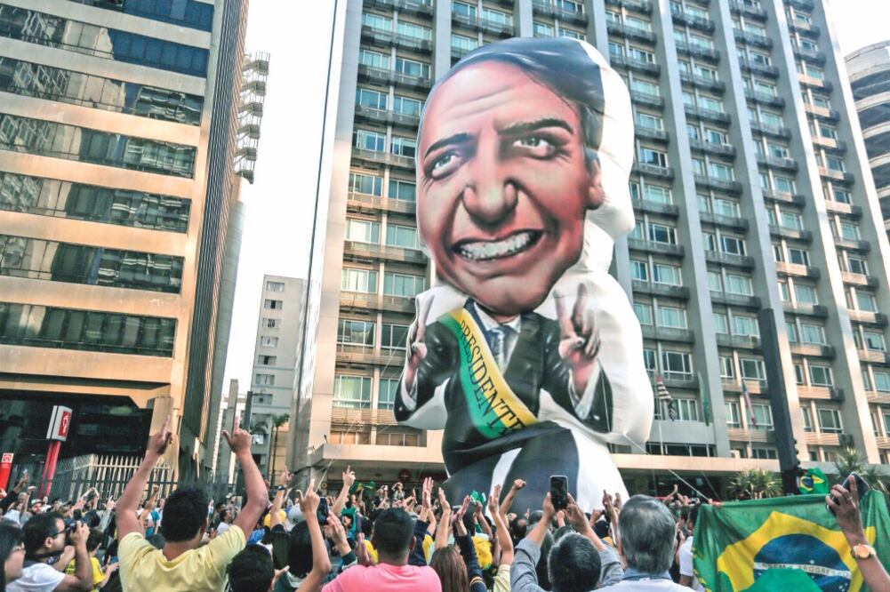 El domingo, personas participaron en una manifestación en apoyo al candidato presidencial brasileño por el Partido Social Liberal, Jair Bolsonaro. (RAHEL PATRASSO. XINHUA) 