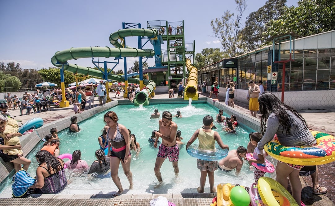 Sin temor a la tercera ola de contagios por Covid-19, habitantes de la CDMX no perdieron la oportunidad de buscar diversión durante la Semana Santa en centros recreativos como el balneario "Elba" Fotos: Carlos Mejía y Germán Espinosa. EL UNIVERSAL