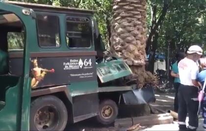 Choca trenecito de Chapultepec; 13 heridos