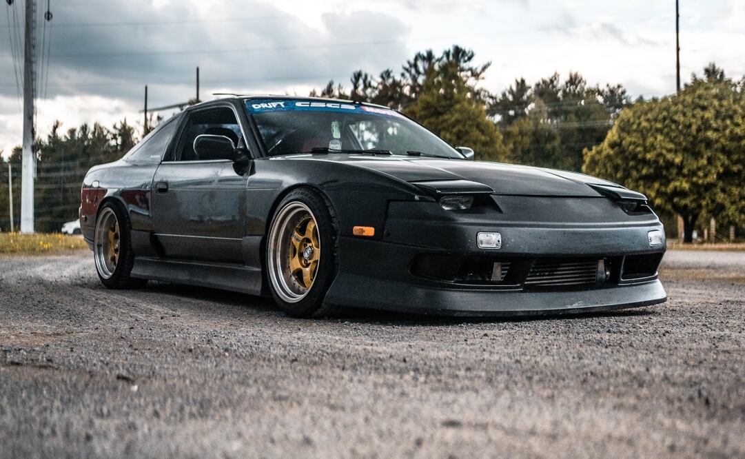 Existen varias modificaciones que no están permitidas hacer a tu auto según la ley, debido a que afectan a los conductores y transeúntes. Foto Unsplash