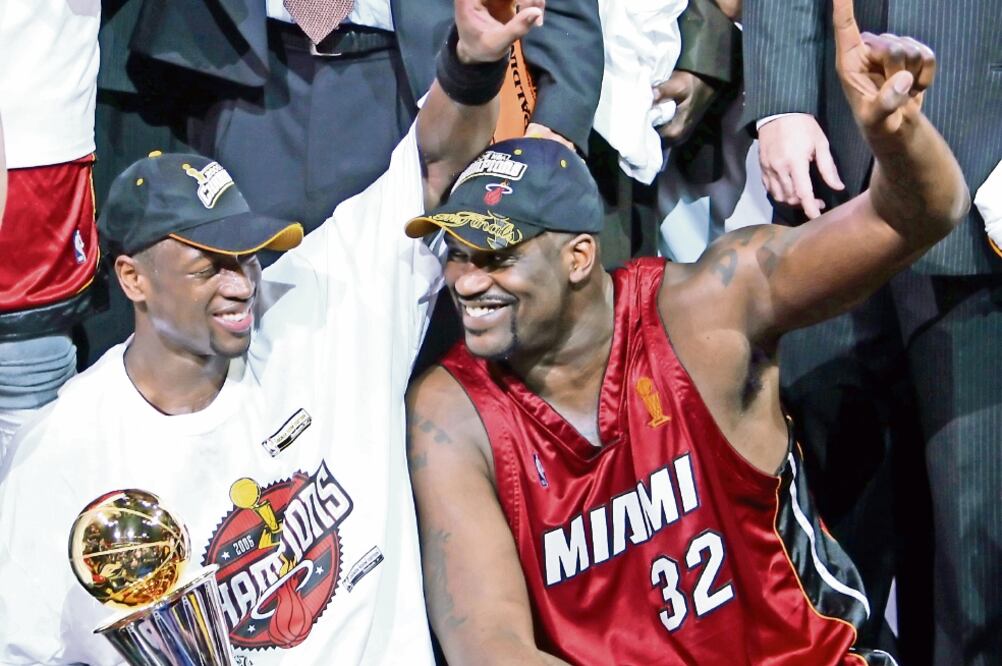 En 2006, Wade y O’Neal, del Heat, consiguieron la remontada ante Dallas (ARCHIVO. EL UNIVERSAL)