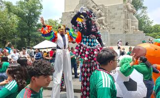"Estamos muy contentos de estar apoyando a nuestra selección"; aficionados abarrotan el Parque de la Bombilla para ver el partido México vs Sudáfrica