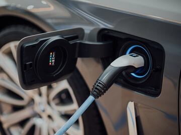 Xiaomi le quiere entrar al mercado de vehículos eléctricos; vende 5 mil mdd en acciones para ampliar su negocio en ese sector