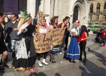 Reabren Palacio de Bellas Artes tras breve protesta de drag queens