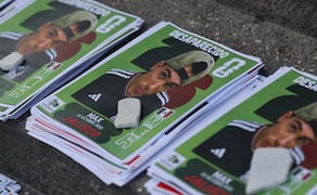 Familiares de personas desaparecidas en Jalisco (oeste) convirtieron las fichas de búsqueda en tarjetas similares a las del álbum de jugadores del Mundial 2026 para visibilizar los más de 130.000 casos de desaparición forzada en México. (07/06/26) Foto: EFE