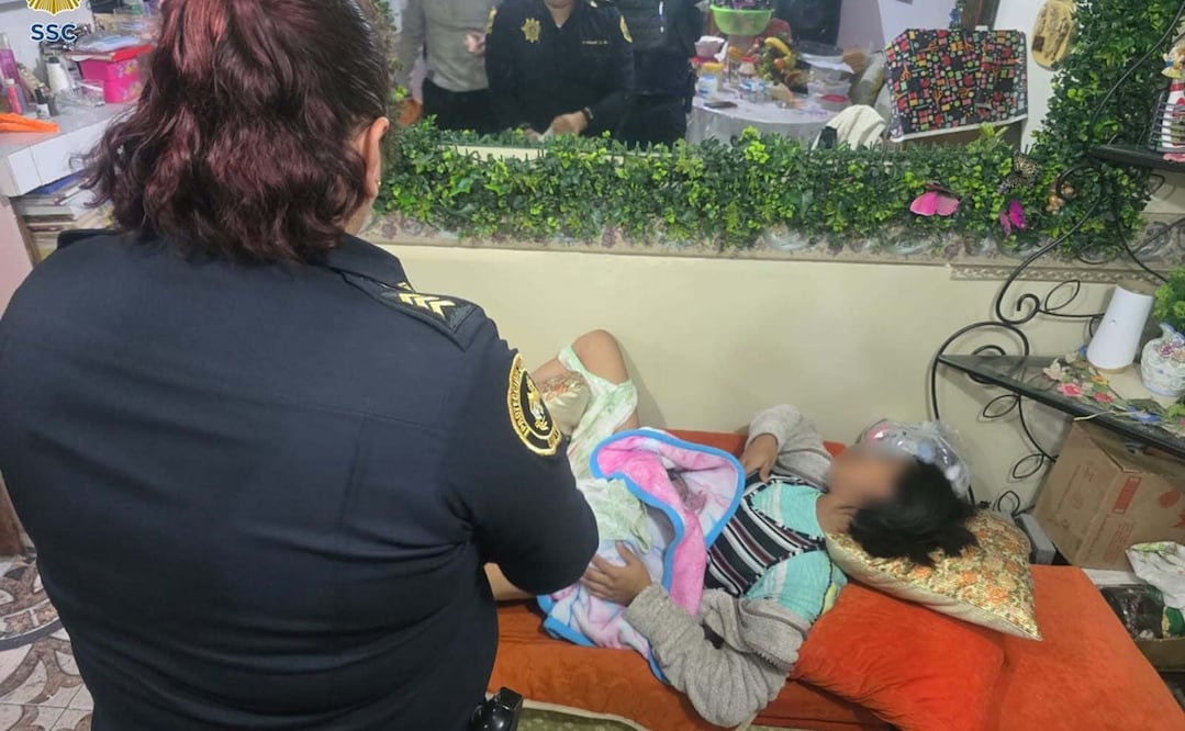 Tras el primer llanto de la recién nacida, fue entregada a su madre. Foto: Secretaría de Seguridad Ciudadana capitalina 