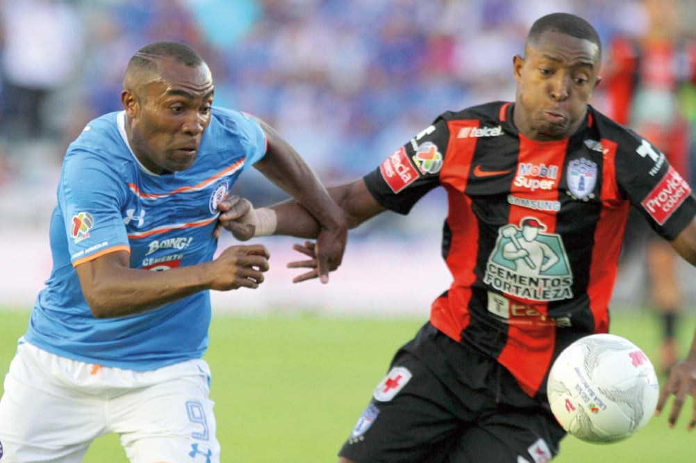 Joffre Guerrón (9) sigue muy revolucionado en el ataque azul (CARLOS MEJÍA. EL UNIVERSAL)