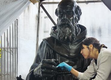 Conjunto escultórico de Colón, restaurado, pero embodegado