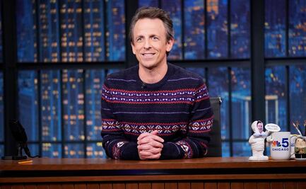 El conductor Seth Meyers combate el Covid; agradece ya estar vacunado 