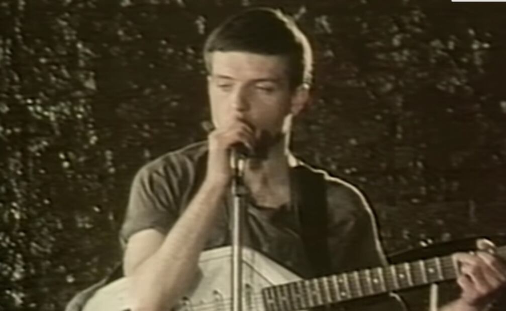 Ian Curtis, la vida pendiente de un hilo