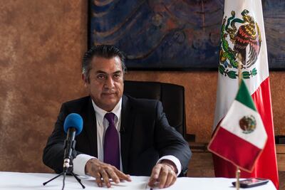 Cercanos a 'El Bronco' no dejan sus cargos