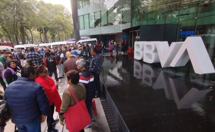 BBVA opera con normalidad pese a bloqueo de manifestantes en torre de Reforma