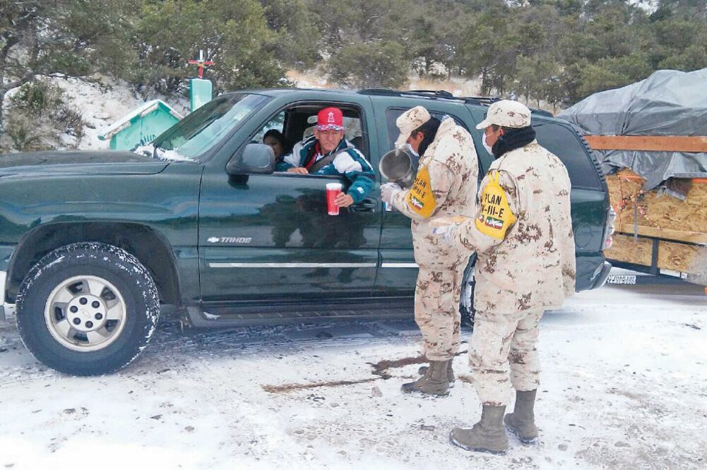 En el tramo carretero Imuris-Agua Prieta, entre Santa Cruz y Cananea, se cerró la circulación. El Ejército implementó el Plan DN-III para resguardar a los civiles (FOTOS ESPECIALES)