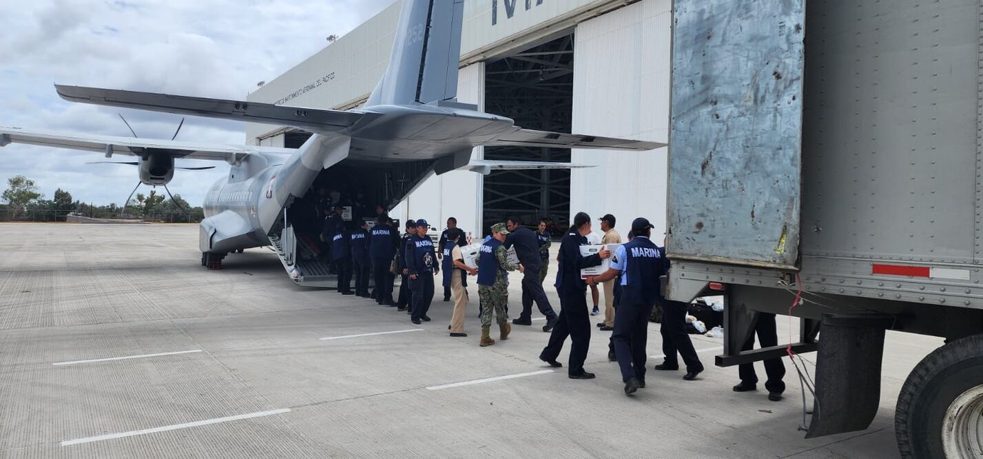 Brindando diversos apoyos entre la ciudadanía, además, se están entregando más tres mil despensas por parte de esta Institución y aproximadamente mil 800 despensas que fueron donadas por la población civil. Foto: Especial