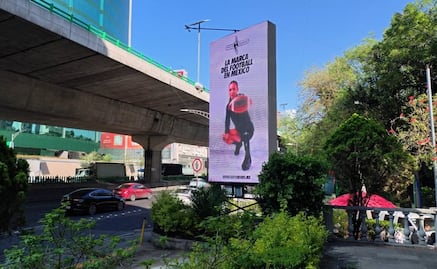 Activistas piden al Invea clausurar tótem publicitario en Polanco; bloquearon la semana pasada Periférico