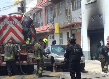 Incendio en lavandería en la Gustavo A. Madero provoca movilización de servicios de emergencia