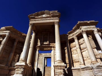 Estado Islámico destroza parte del teatro romano en Palmira