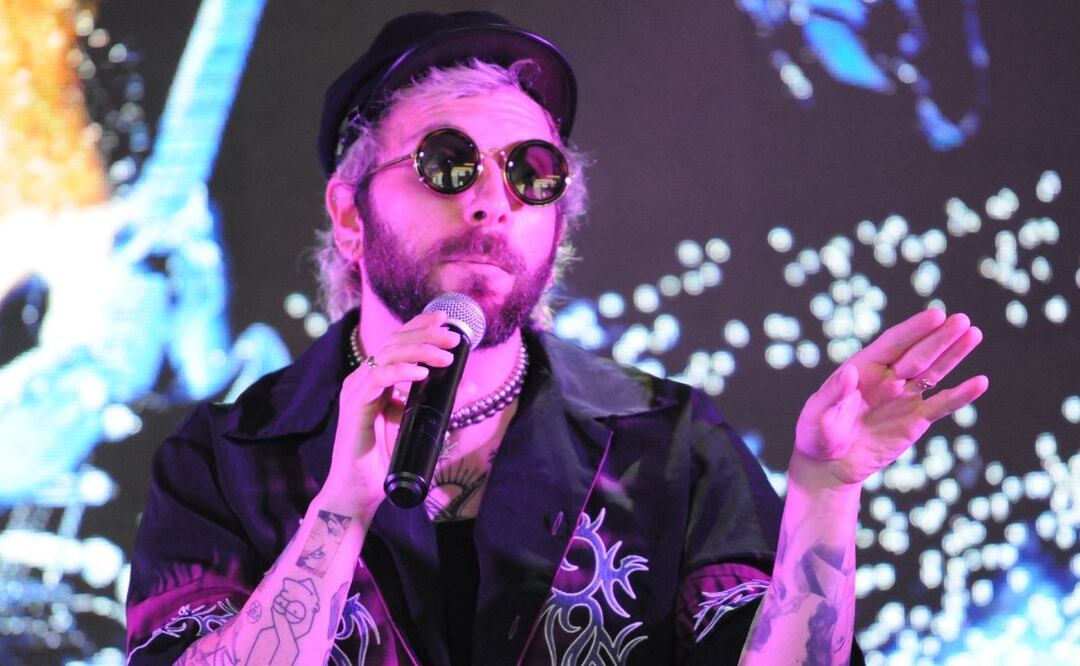 Sabino combate la piratería… con su propio puesto en La Lagunilla. Foto: Especial