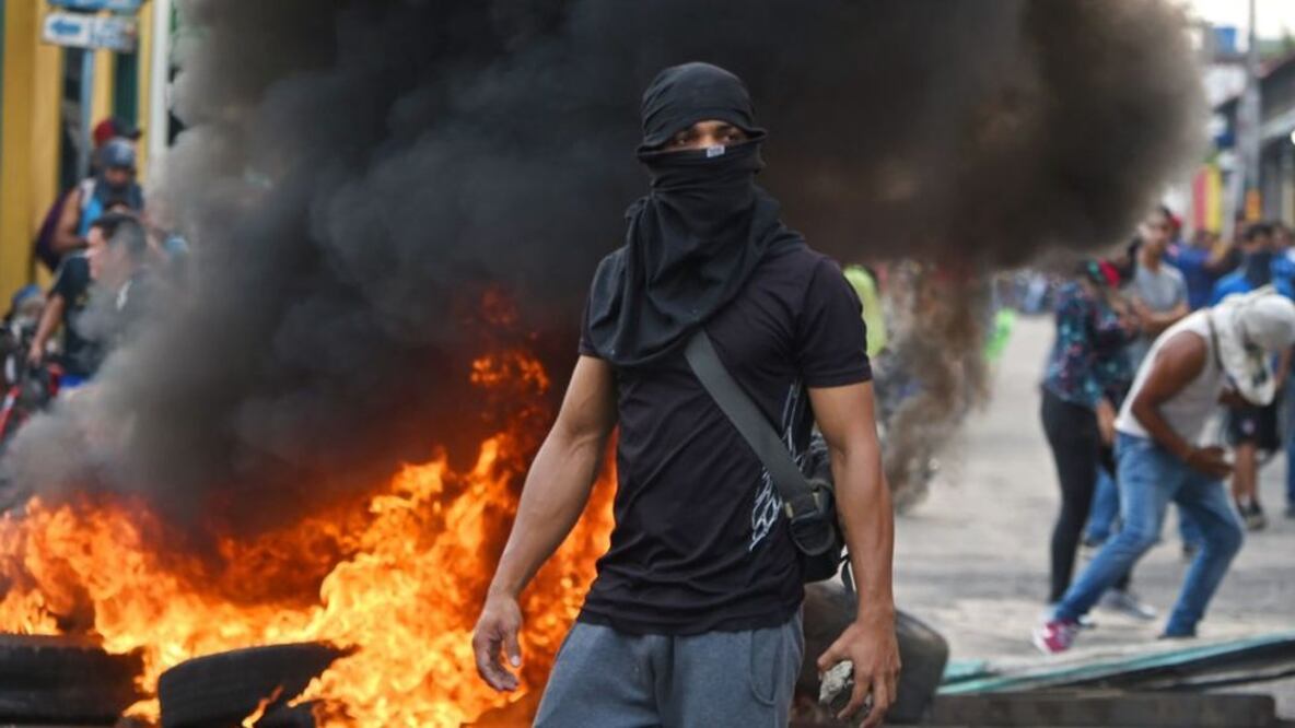 En la ciudad de Ureña, en el estado Táchira, los manifestantes se han enfrentado a la Guardia Nacional (JUAN BARRETO/AFP/Getty Images)