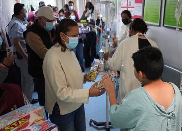 Evelyn Parra da inicio a la entrega de juguetes para niños en Venustiano Carranza