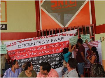 Desalojan a maestros y recuperan edificio de Sección 33 del SNTE en Yucatán