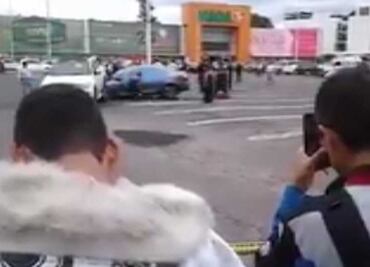 Asesinan a un hombre en plaza comercial en Insurgentes Norte
