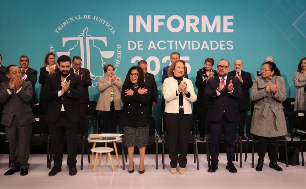 Ministra Yasmín Esquivel asiste al informe del Tribunal de Justicia Administrativa de CDMX encabezado por la magistrada Estela Fuentes Jiménez (09/12/2025). Foto: Especial